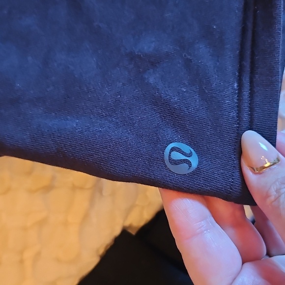 Black Cropped Lululemon Team Canada Hoodie Size 14 - Picture 7 of 8